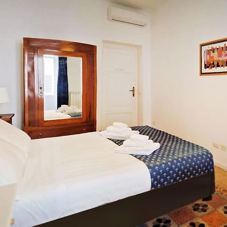Near Colosseum By Varental 2Br + 1Sb Roma Ngoại thất bức ảnh