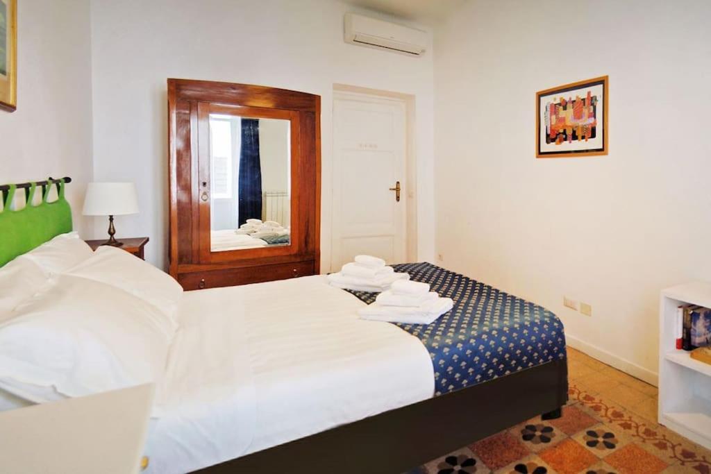 Near Colosseum By Varental 2Br + 1Sb Roma Ngoại thất bức ảnh