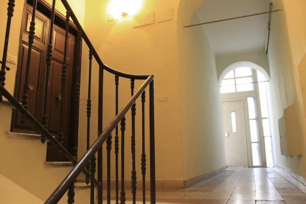 Near Colosseum By Varental 2Br + 1Sb Roma Ngoại thất bức ảnh