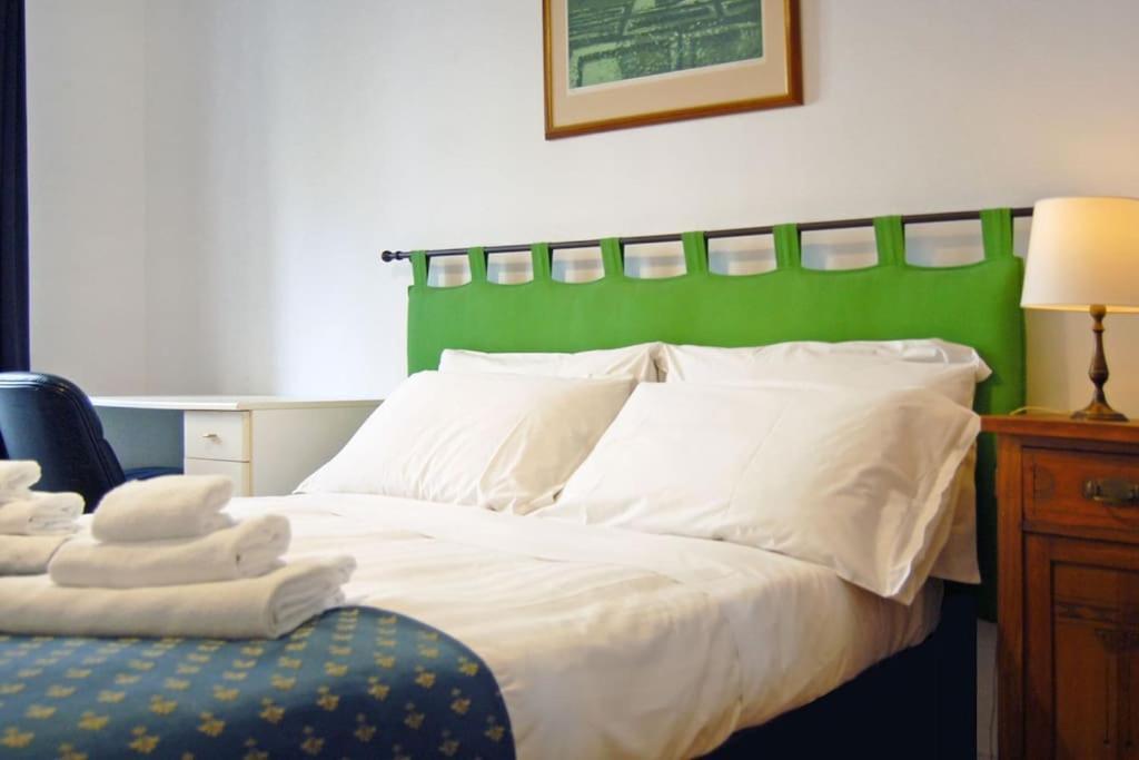 Near Colosseum By Varental 2Br + 1Sb Roma Ngoại thất bức ảnh