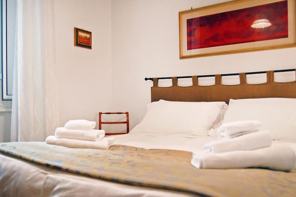 Near Colosseum By Varental 2Br + 1Sb Roma Ngoại thất bức ảnh