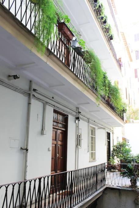 Near Colosseum By Varental 2Br + 1Sb Roma Ngoại thất bức ảnh