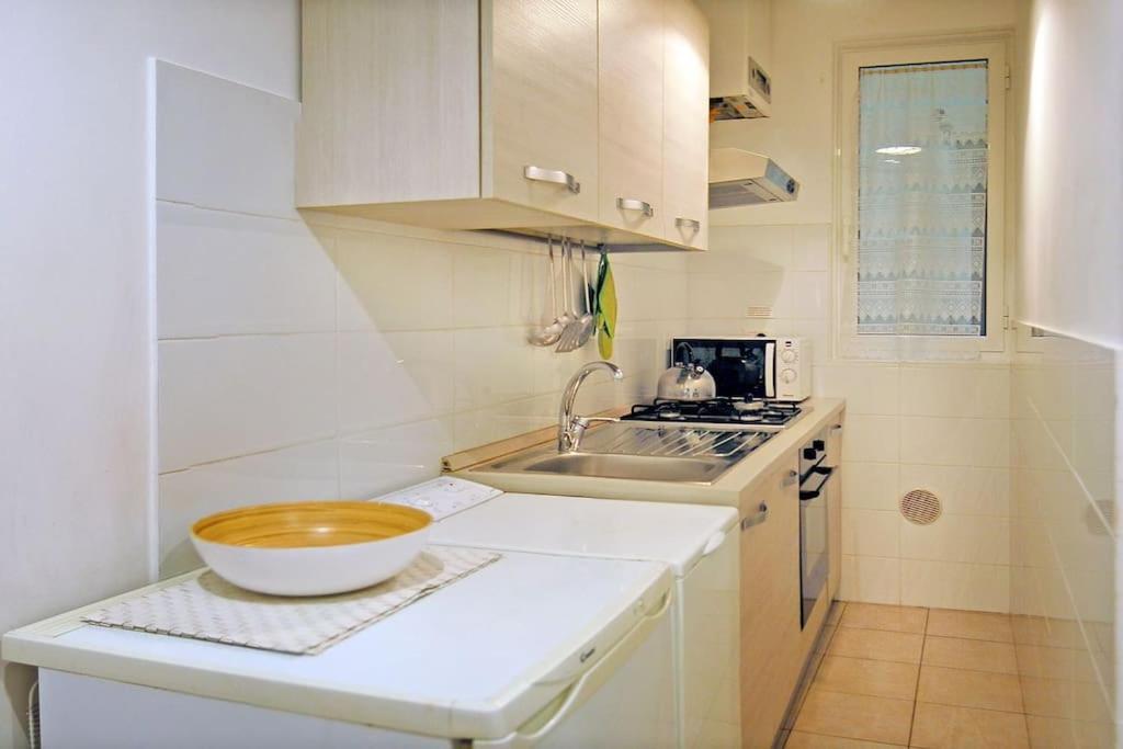 Near Colosseum By Varental 2Br + 1Sb Roma Ngoại thất bức ảnh