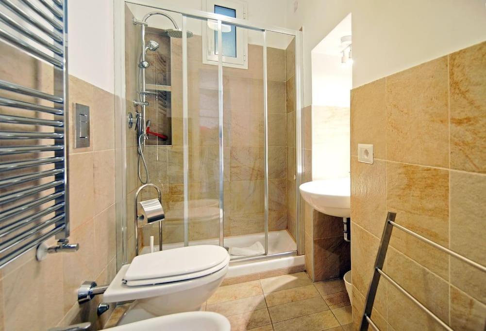 Near Colosseum By Varental 2Br + 1Sb Roma Ngoại thất bức ảnh