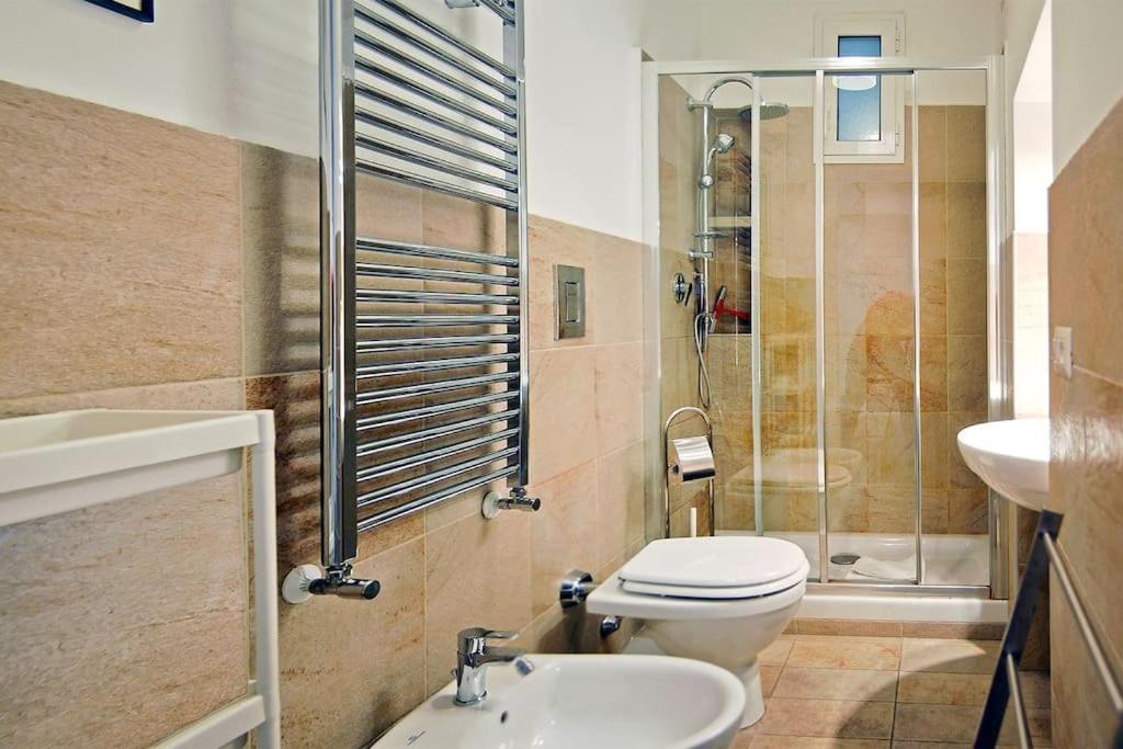 Near Colosseum By Varental 2Br + 1Sb Roma Ngoại thất bức ảnh